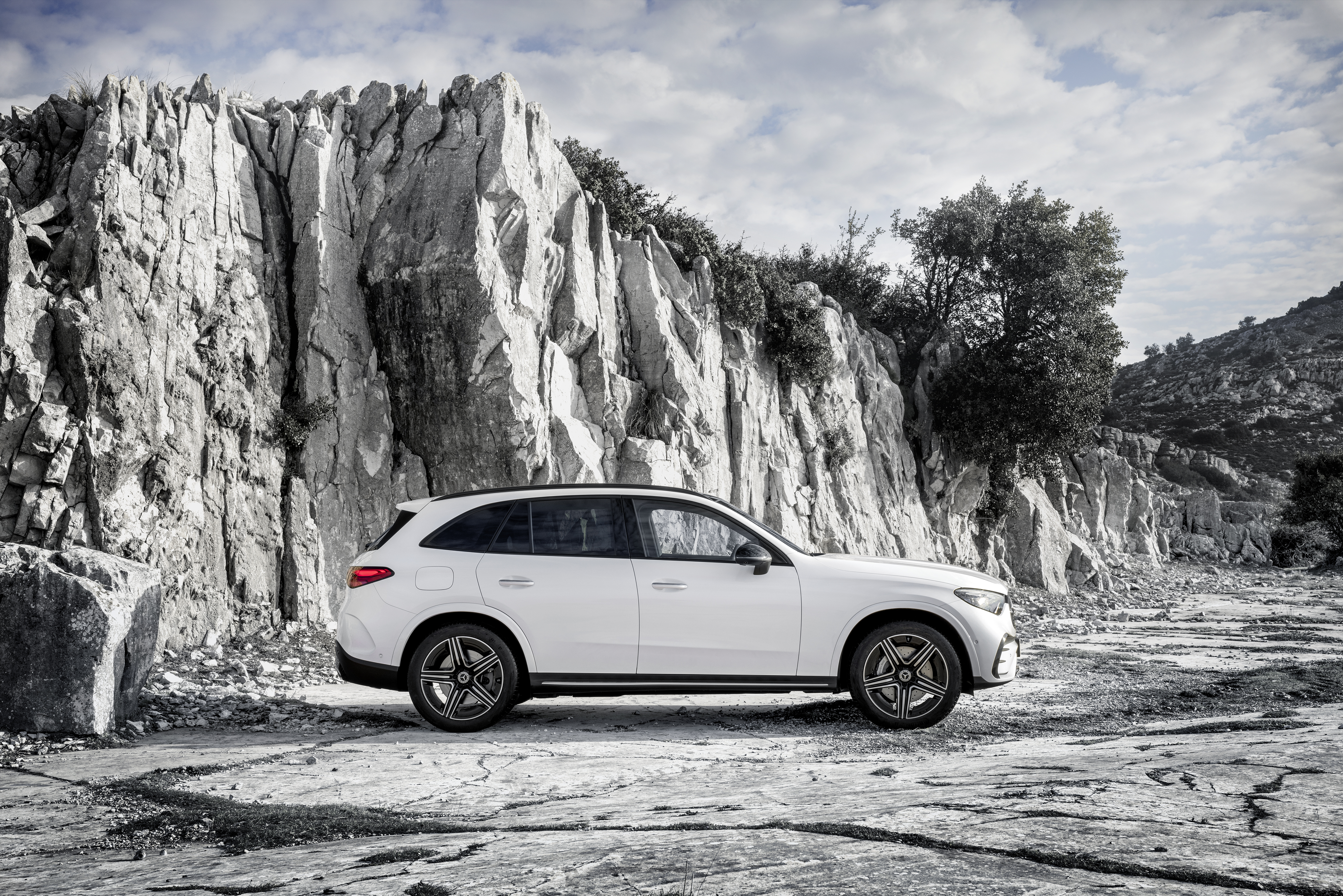 Mercedes GLC | oficiální představení | novinka 2022 | nová generace moderního středního SUV | první informace | blog | fotky | video | AUTOiBUY.com